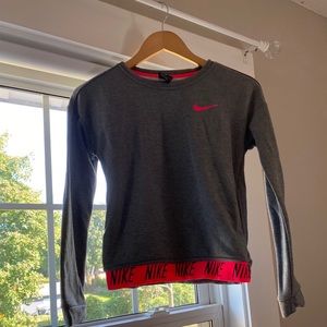 gray nike sweat shirt